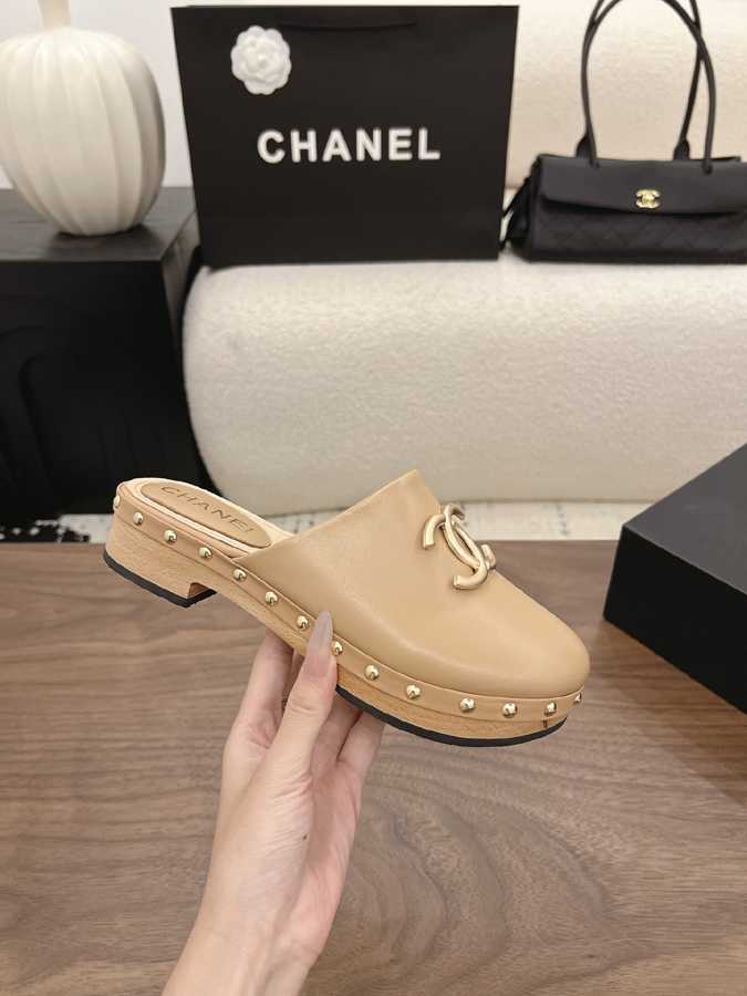 最高級シャネルスーパーコピー CHANEL 【シャネル】ダブルC パール スタッズ ミュール キャメル レザー サンダル - 画像 (5)