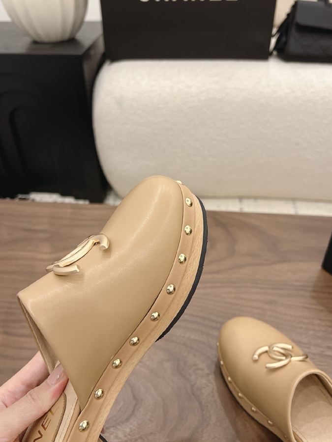 最高級シャネルスーパーコピー CHANEL 【シャネル】ダブルC パール スタッズ ミュール キャメル レザー サンダル - 画像 (7)