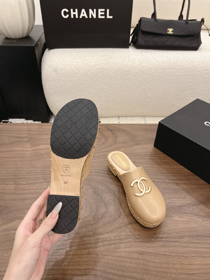 最高級シャネルスーパーコピー CHANEL 【シャネル】ダブルC パール スタッズ ミュール キャメル レザー サンダル - 画像 (8)