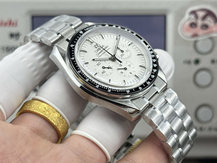 最高級オメガスーパーコピー OMEGA スピードマスター ムーンウォッチ プロフェッショナル シルバー 310.60.42.50.02.001 オメガ 時計 メンズ - 画像 (5)