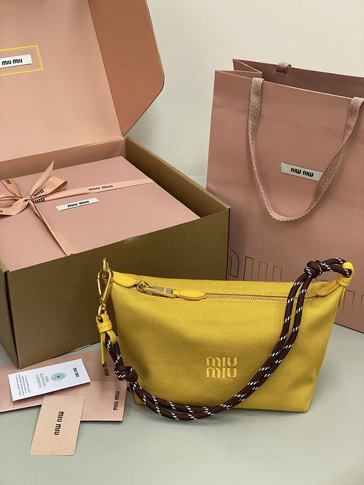 Miumiu ポーチ アウトレット