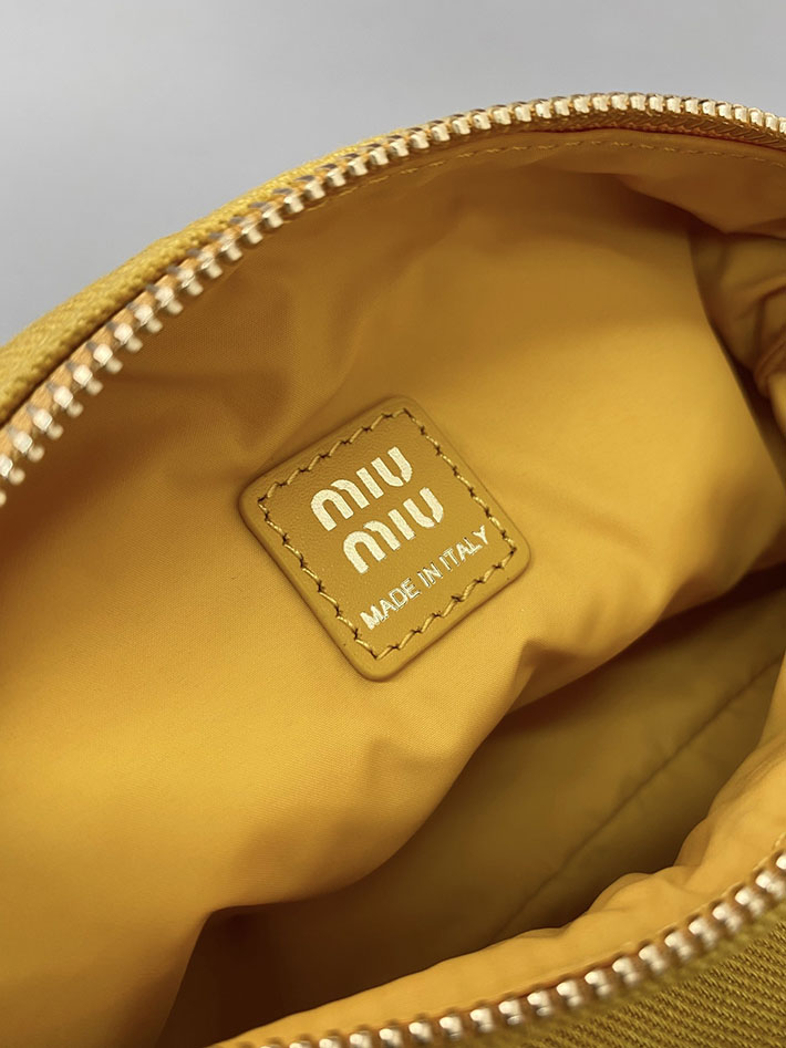 最高級MiuMiuスーパーコピー ミュウミュウ ポーチ ギャバジン ハンドバッグ トパーズ/ブランデー 5NE841 2IA7 F05B3 Miumiu ポーチ アウトレット - 画像 (2)