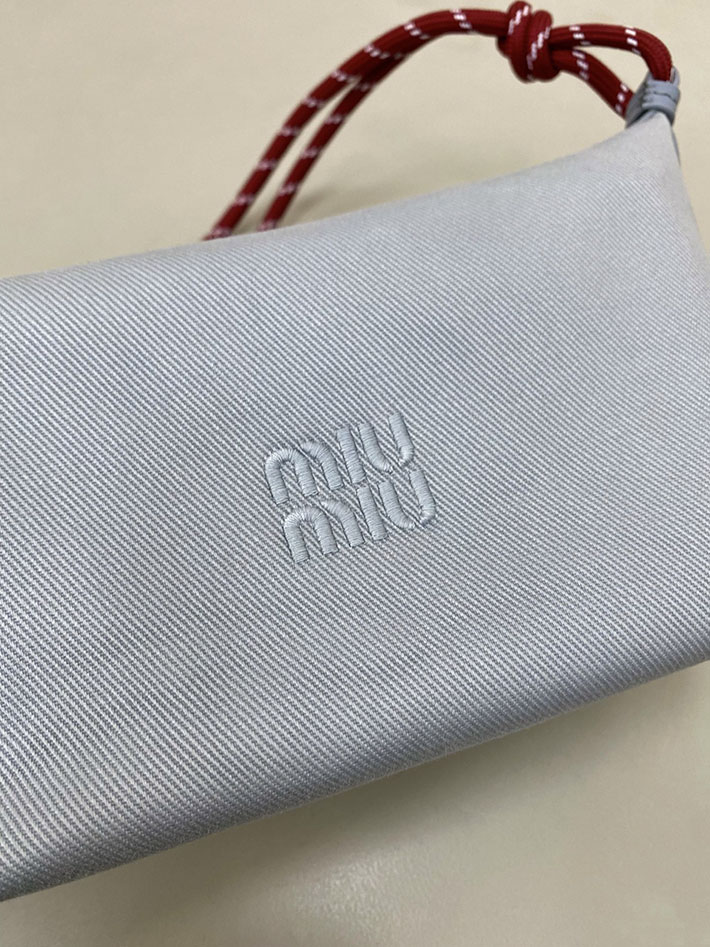 最高級MiuMiuスーパーコピー ミュウミュウ ポーチ ギャバジン ハンドバッグ アストラルブルー×アマラントレッド 5NE841 2IA7 F05DH MiuMiu ポーチ ショルダー - 画像 (6)