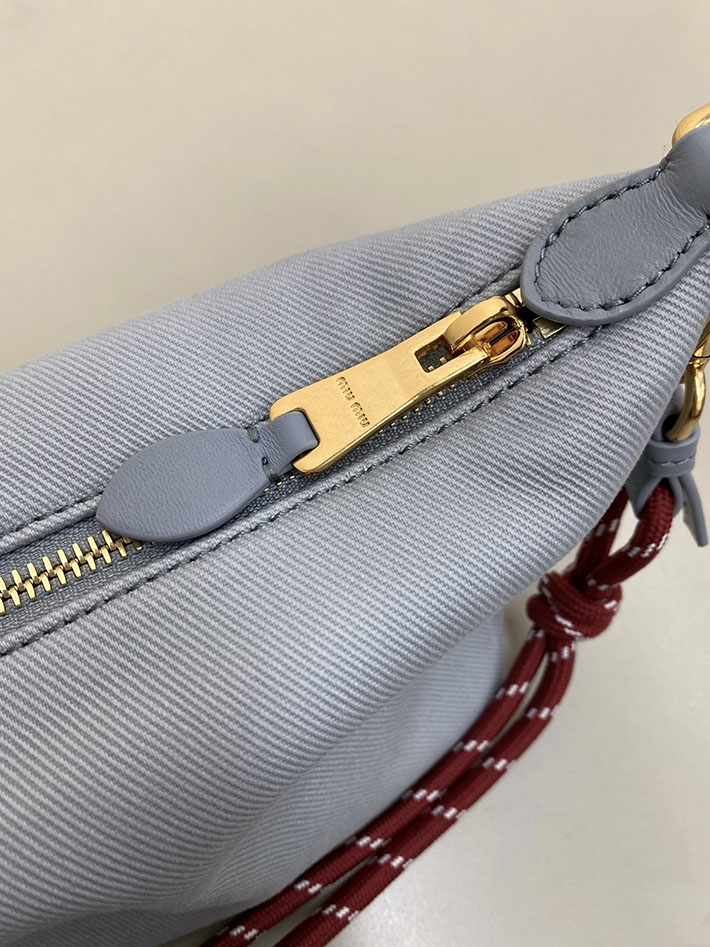 最高級MiuMiuスーパーコピー ミュウミュウ ポーチ ギャバジン ハンドバッグ アストラルブルー×アマラントレッド 5NE841 2IA7 F05DH MiuMiu ポーチ ショルダー - 画像 (4)