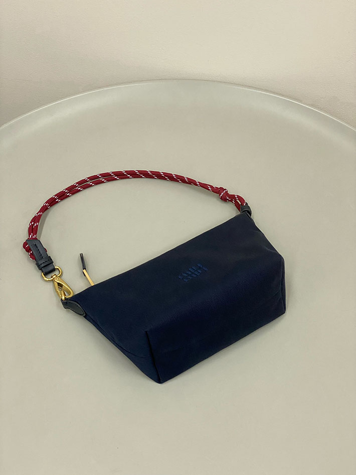 最高級MiuMiuスーパーコピー ミュウミュウ ポーチ ギャバジン ハンドバッグ インディゴ/アマラントレッド 5NE841_2IA7_F04GM MIUMIU ミニ ショルダーバッグ - 画像 (7)