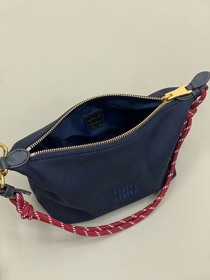 最高級MiuMiuスーパーコピー ミュウミュウ ポーチ ギャバジン ハンドバッグ インディゴ/アマラントレッド 5NE841_2IA7_F04GM MIUMIU ミニ ショルダーバッグ - 画像 (3)