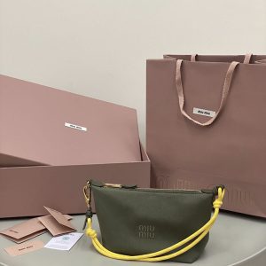 Miumiu バッグ ナイロン