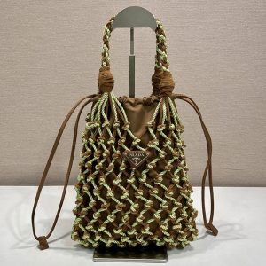 プラダ バッグ ナイロン