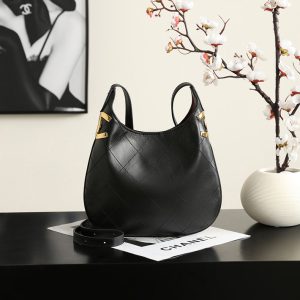 シャネル ホーボー バッグ 黒