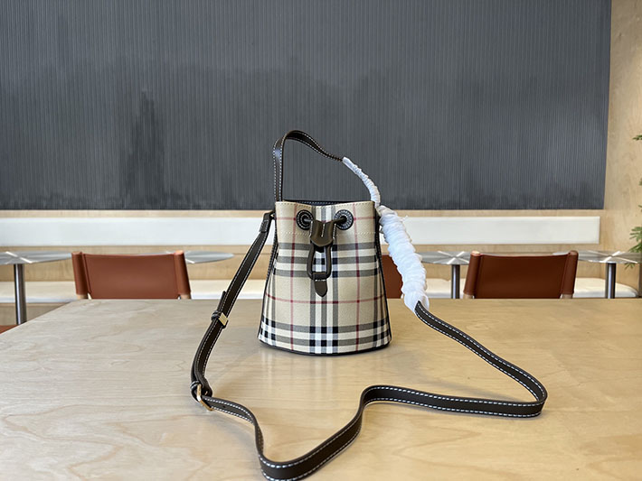 最高級バーバリースーパーコピー Burberry ミニ チェックバケットバッグ アーカイブベージュ/ミリタリー 2635640 バーバリー バッグ アウトレット - 画像 (2)