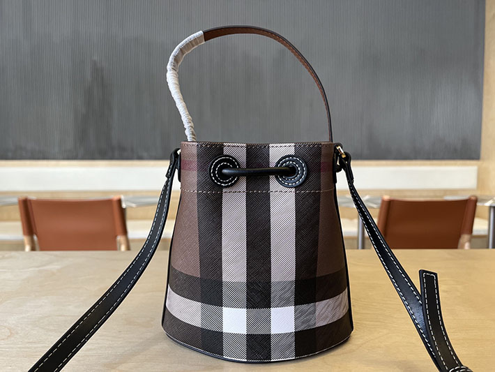 最高級バーバリースーパーコピー Burberry ミニ TBバケットバッグ クロスボディ ドローストリング ブラウン チェック 2635641 バーバリー チェック バッグ - 画像 (9)