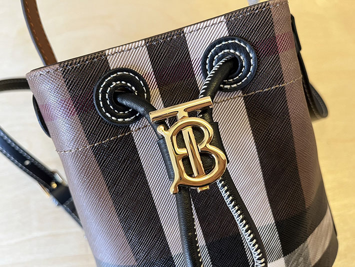 最高級バーバリースーパーコピー Burberry ミニ TBバケットバッグ クロスボディ ドローストリング ブラウン チェック 2635641 バーバリー チェック バッグ - 画像 (6)