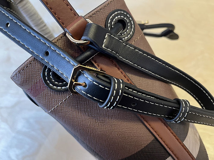 最高級バーバリースーパーコピー Burberry ミニ TBバケットバッグ クロスボディ ドローストリング ブラウン チェック 2635641 バーバリー チェック バッグ - 画像 (5)