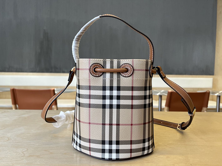 最高級バーバリースーパーコピー Burberry TB チェック柄 バケットバッグ ベージュ×ブラウン 2635642 バーバリー TB ショルダーバッグ - 画像 (9)
