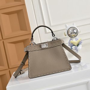 フェンディ ピーカブー 定価