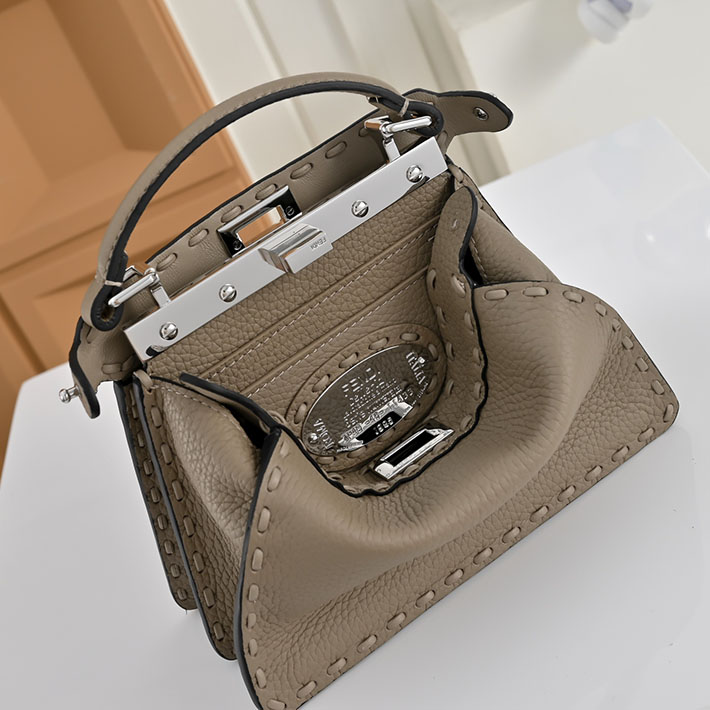 フェンディ 人気バッグ FENDI PEEKABOO ISeeU PETITE ピーカブー アイシーユー プチ グレー 2635662 フェンディ ピーカブー 定価 - 画像 (9)