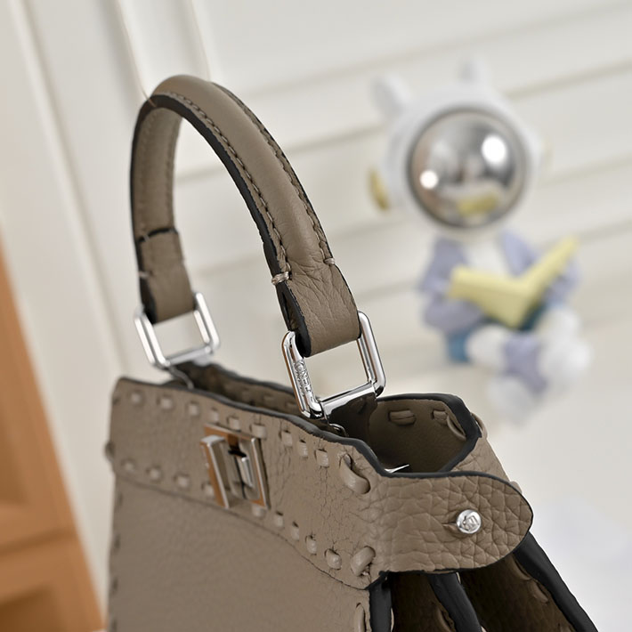 フェンディ 人気バッグ FENDI PEEKABOO ISeeU PETITE ピーカブー アイシーユー プチ グレー 2635662 フェンディ ピーカブー 定価 - 画像 (8)