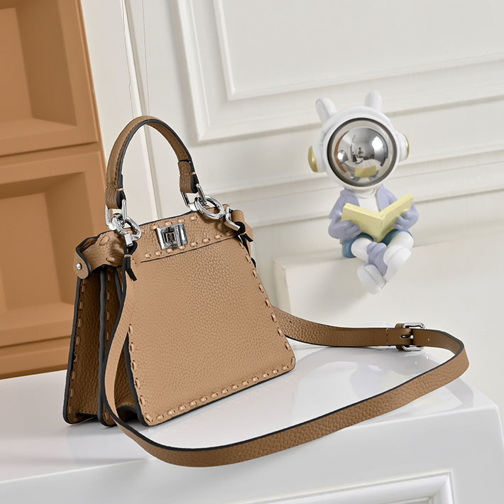 フェンディ 人気バッグ FENDI PEEKABOO ISeeU PETITE ピーカブー アイシーユー プチ ライトブラウン 2635665 フェンディ バッグ 人気 - 画像 (10)