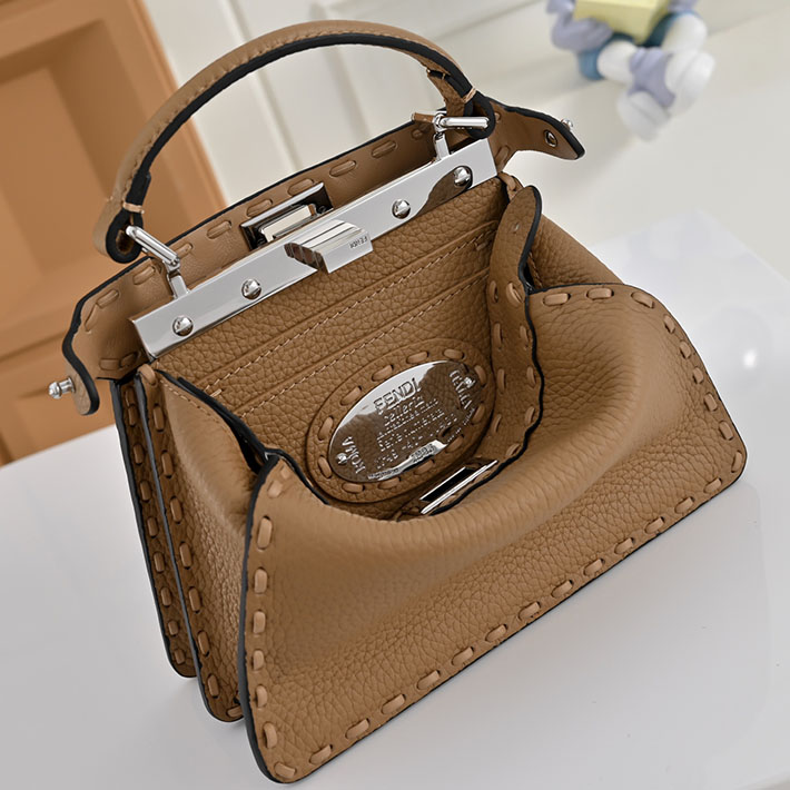 フェンディ 人気バッグ FENDI PEEKABOO ISeeU PETITE ピーカブー アイシーユー プチ ライトブラウン 2635665 フェンディ バッグ 人気 - 画像 (9)