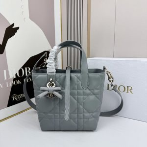 ディオール トートバッグ 値段