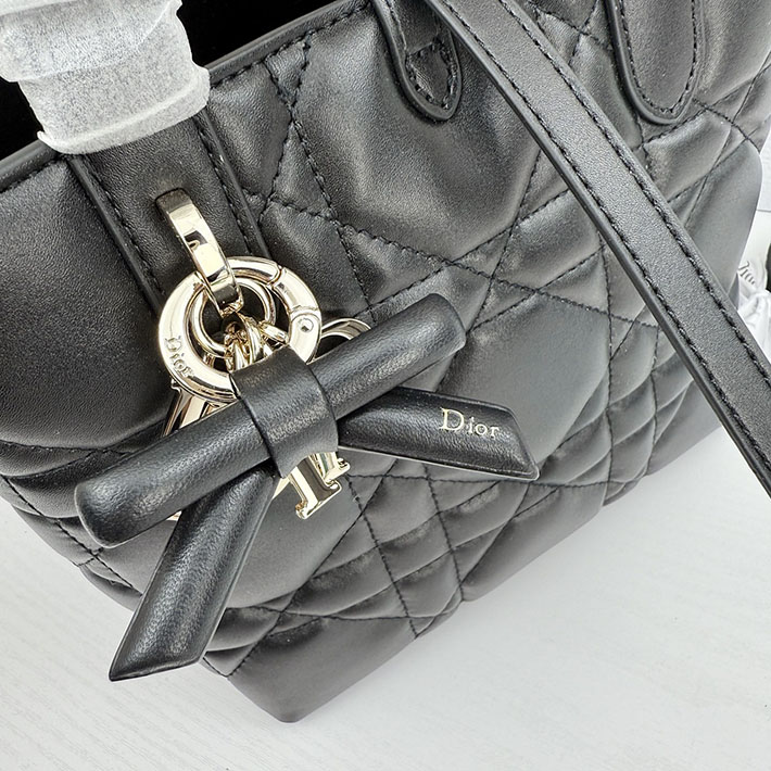 ディオール バッグ 人気 Dior Toujours バーティカル トートバッグ スモール ブラック M2835OSNW_M900 ディオール バッグ 黒 - 画像 (7)