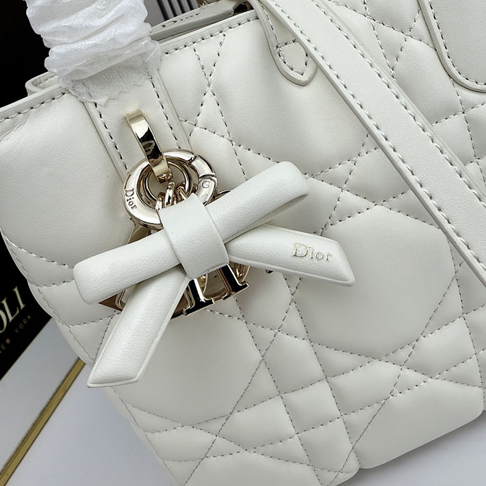 ディオール バッグ 人気 Dior Toujours バーティカル トートバッグ スモール ラテホワイト M2835OSNW_M030 ディオール バッグ ショルダー - 画像 (7)