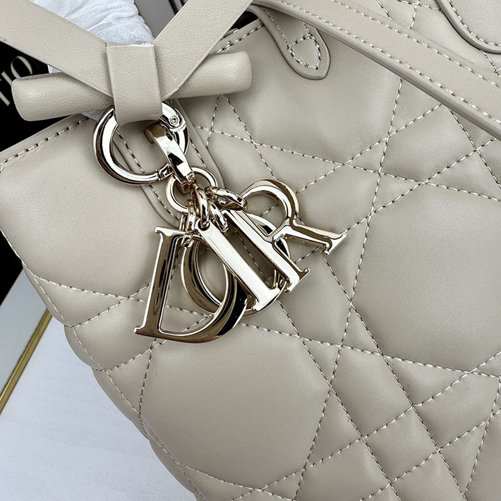 ディオール バッグ 人気 Dior Toujours バーティカル トートバッグ スモール チョークベージュ M2835OSNW_M79U ディオール バッグ コピー - 画像 (4)