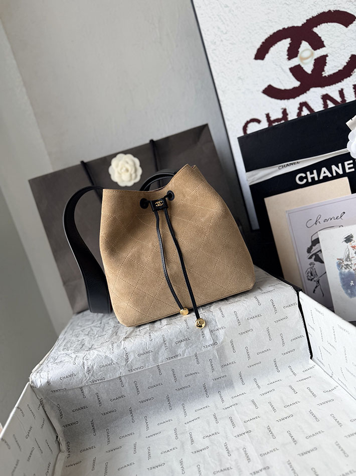 シャネル 新作バッグ 2026 CHANEL バケット バッグ 2026年秋冬 新作 ダークベージュ ブラック AS6584-B25946-UD575 シャネル バケット バッグ - 画像 (11)