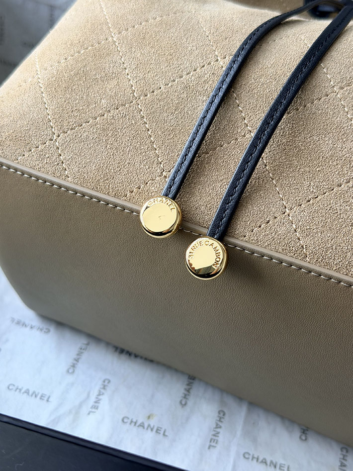 シャネル 新作バッグ 2026 CHANEL バケット バッグ 2026年秋冬 新作 ダークベージュ ブラック AS6584-B25946-UD575 シャネル バケット バッグ - 画像 (7)